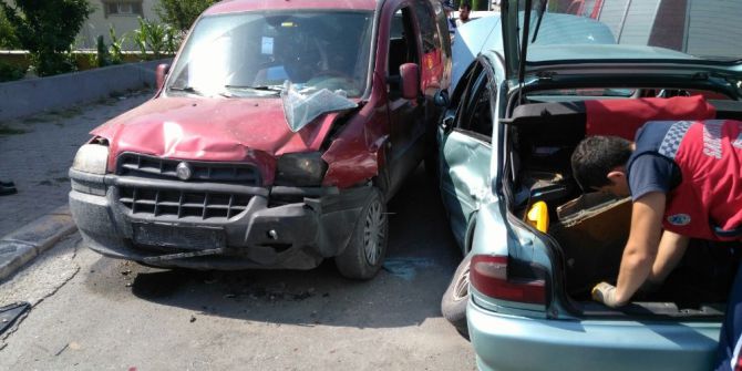 Sakarya’da Zincirleme Trafik Kazası: 5 Yaralı