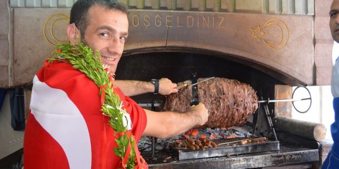 Şampiyon Judocuya Cağ Kebap Ziyafeti