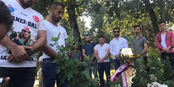 Kazandıkları Kupayı Geçen Sene Kaybettikleri Arkadaşlarına Adadılar