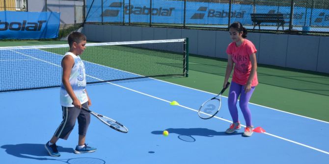 Çekmeköy Belediyesi’nin Tenis Kursuna Yoğun İlgi