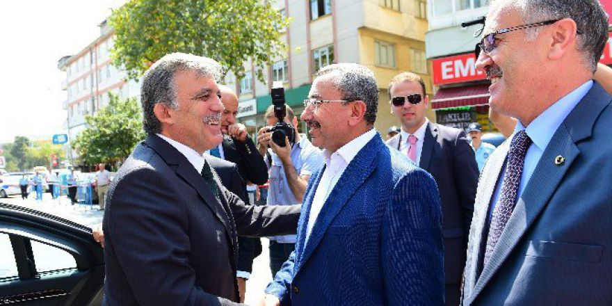 11. Cumhurbaşkanı Abdullah Gül Cuma Namazını Sancaktepe’de Kıldı