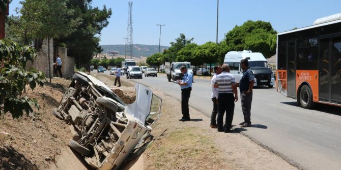 Minibüs Şarampole Devrildi: 7 Yaralı