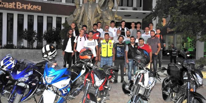 ’Altın Elbiseli Adam’ Çeşme’de Anıldı