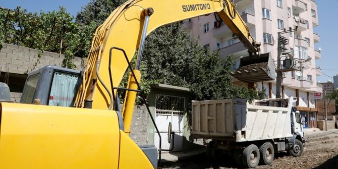 Cizre Belediyesi Yol Yapım Çalışmalarını Sürdürüyor