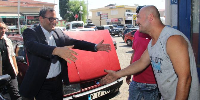 Vali, Yağlı Paslı Demedi Ustaya Sarıldı