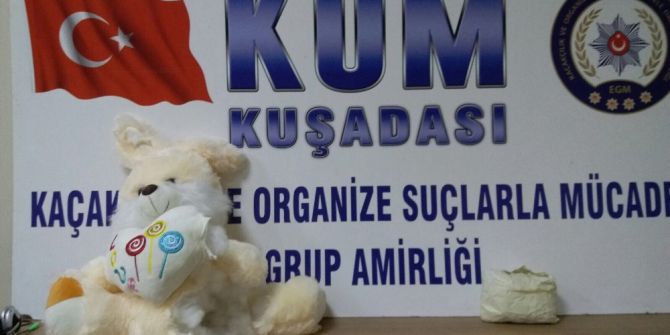 Oyuncak Tavşandan Uyuşturucu Çıktı