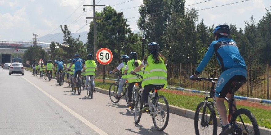 Erzurum’da 160 Bayan Öğrenciye Güvenli Bisiklet Sürüş Eğitimi Verildi