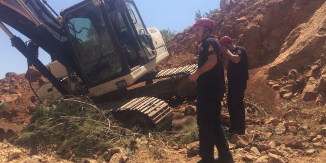 Operatör Kullandığı Kepçenin Altında Kaldı