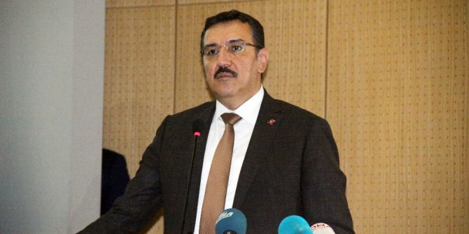 Klimalar Bozulunca Bakan Tüfenkci Konuşmasını Yarıda Kesti