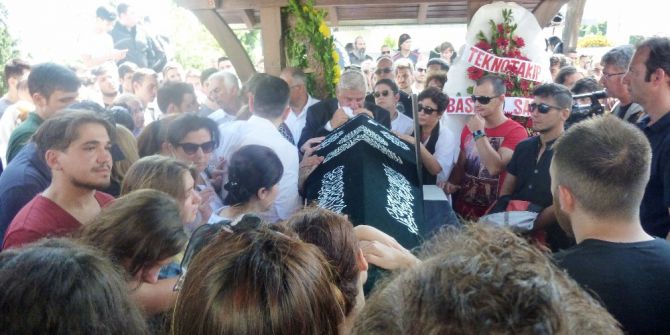 "Altın Elbiseli Adam" Son Yolculuğuna Uğurlandı