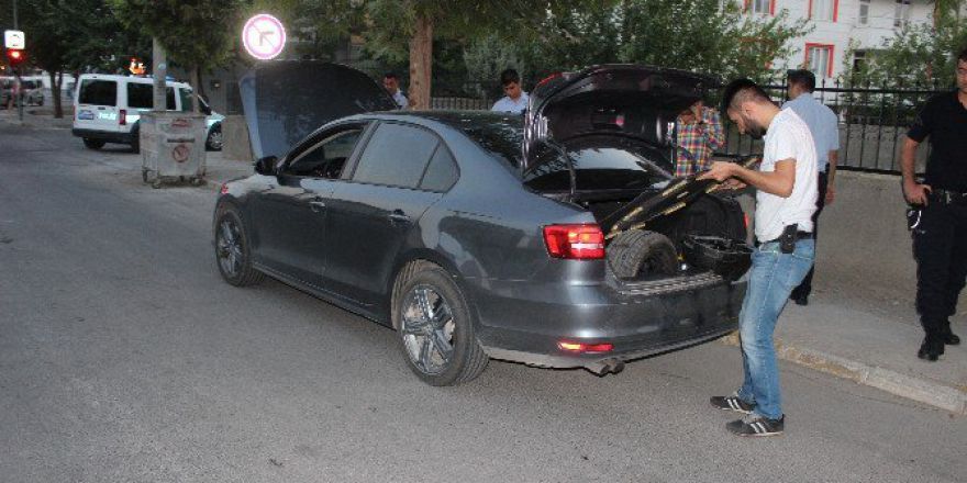 Şüpheli Araç Polisi Alarma Geçirdi