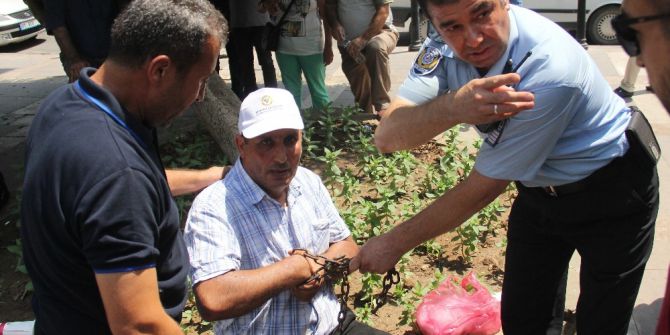 Kendini Zincirledi "Kılıçdaroğlu Gibi Kofti Adalet İstemiyorum" Dedi