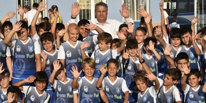 Yunusemre Belediyespor Sahaya İndi