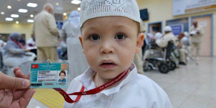 2 Yaşında Hacca Gitti