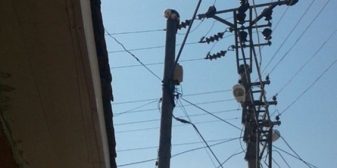 Telefon Direğinde Mahsur Kalan Kediyi İtfaiye Kurtardı