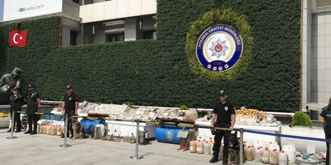 Sakarya’da Bir Tavuk Ve Mantar Çiftliğine Düzenlenen Baskında 1 Ton Eroin Ele Geçirildi