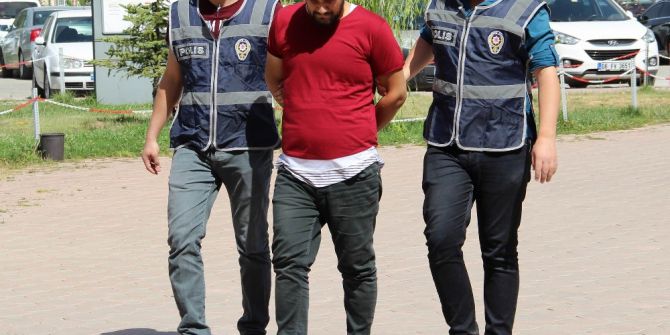 Akrabalarını ’Zabıt Katibiyim’ Diyerek Dolandırdı