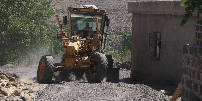 Başkan Akat Yol Çalışmalarını Denetledi