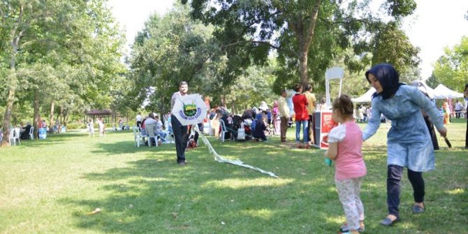 Babalar Ve Çocukları Uçurtma Uçuracak