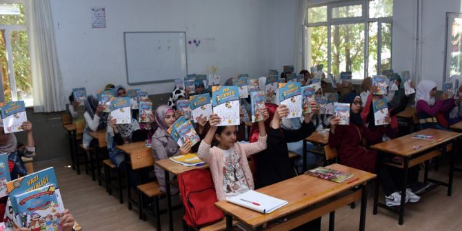 Büyükşehir Suriyeli Öğrencilere Üç Bin Kitap Hediye Etti