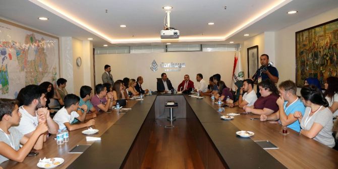 Antalyalı Gençlerden Başkan Taşdelen’e Ziyaret