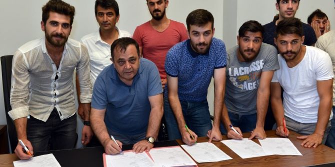 Yakutiyespor, Bal Ligi İçin Toplu İmza Attı