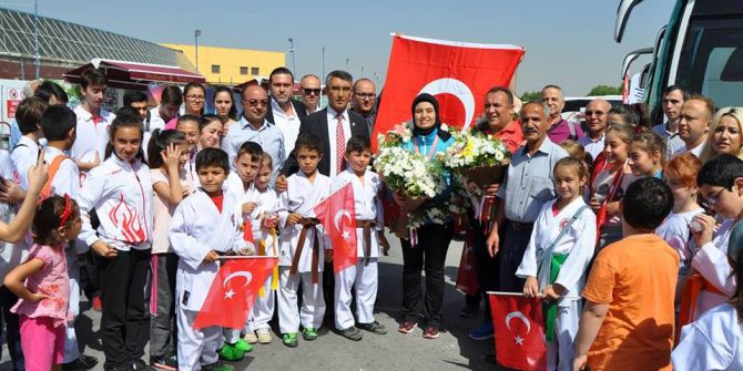 Altın Kız Gamze Eskişehir’e Geldi