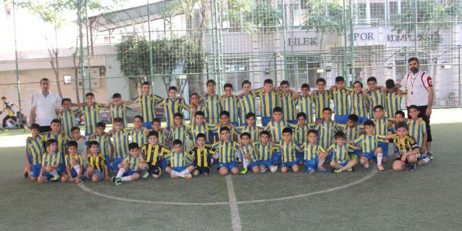 Siirt’te 75 Çocuk Akademide Futbol Öğreniyor