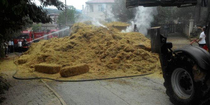 Saman Yüklü Kamyon Yandı