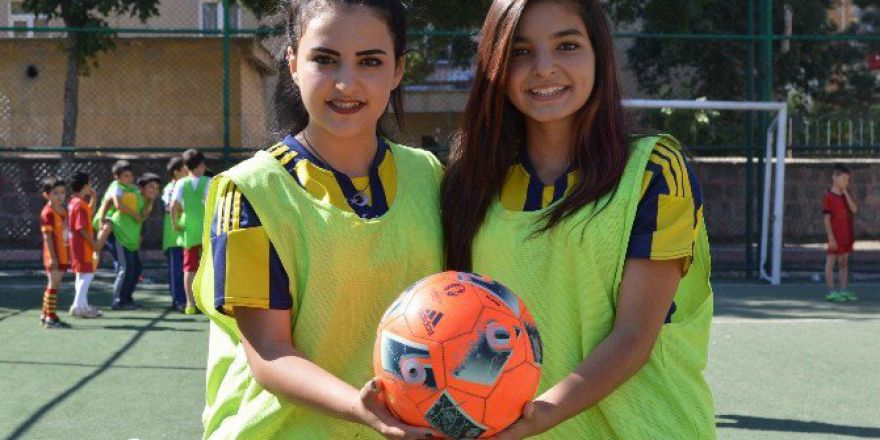 Ünalmış Kız Kardeşlerin Hayali Futbolcu Olmak