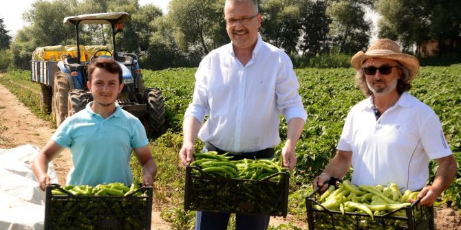 Karacabey’de Çiftçi Biberden Umutlu