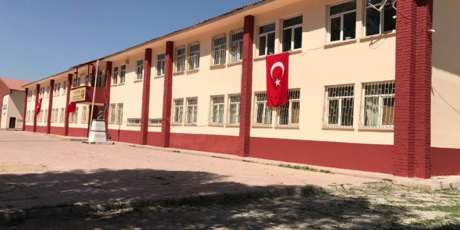 Çaldıran Belediyesinden Okul Onarımı