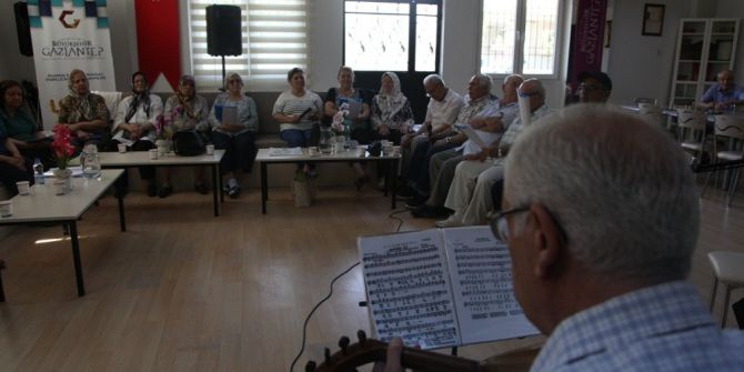 Büyükşehir Belediyesinden Yaşlılara Meşguliyet Terapisi