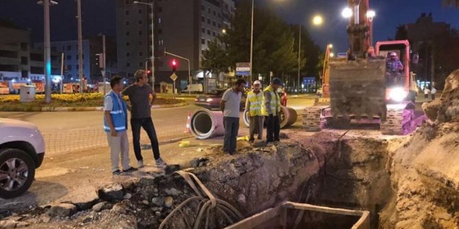 Atatürk Bulvarındaki Alt Yapı Çalışmaları Hızlandı