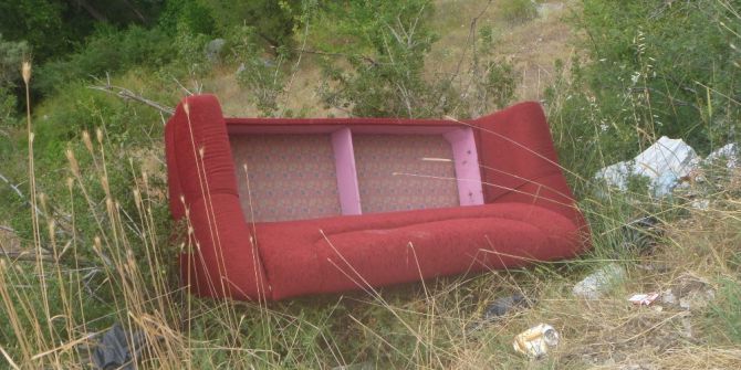 Yol Kenarlarına Dökülen Çöpler Çevre Kirliliğine Neden Oluyor