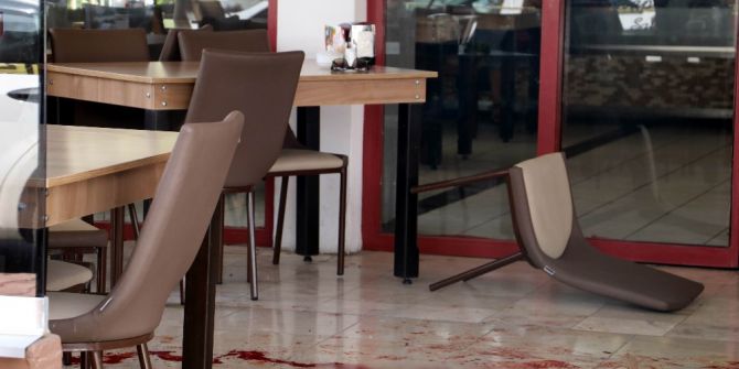 Yemek Siparişi Verdikten Sonra Bir Şarjör Mermi Yedi