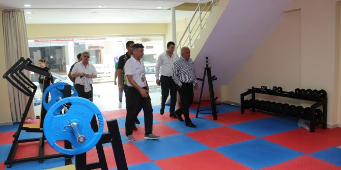 Başkan Tollu, Yakında Açılacak Spor Salonunu İnceledi