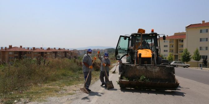 Adapazarı Belediyesi Tarafından Mahalleler Temizleniyor