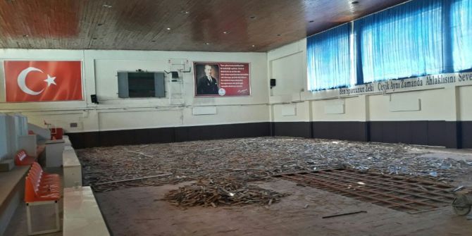 Kapalı Spor Salonu Yenileniyor