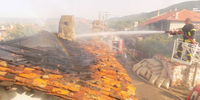 Karacasu’da Yangın Bir Evi Yok Etti
