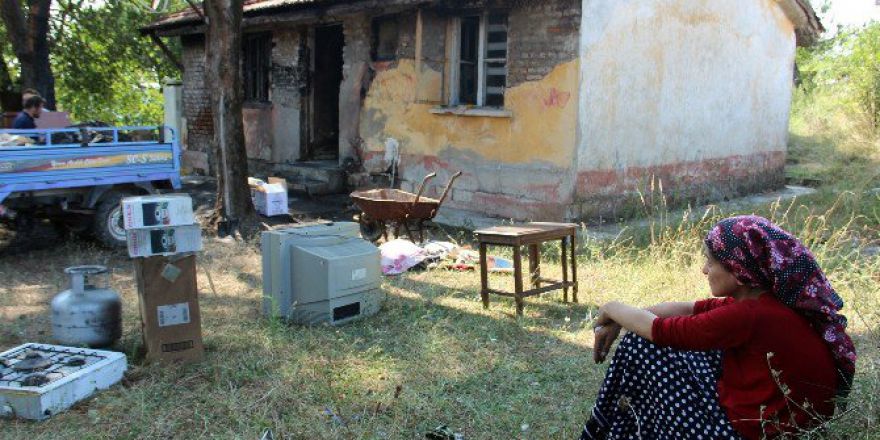 Zonguldak’ta Kaldıkları Okul Lojmanı Yanan Aile Evsiz Kaldı