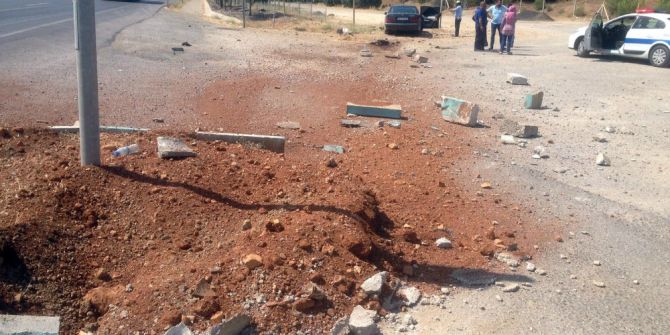 Kahramanmaraş’ta Kırmızı Işık İhlali Yapan Otomobil Yoldan Çıktı