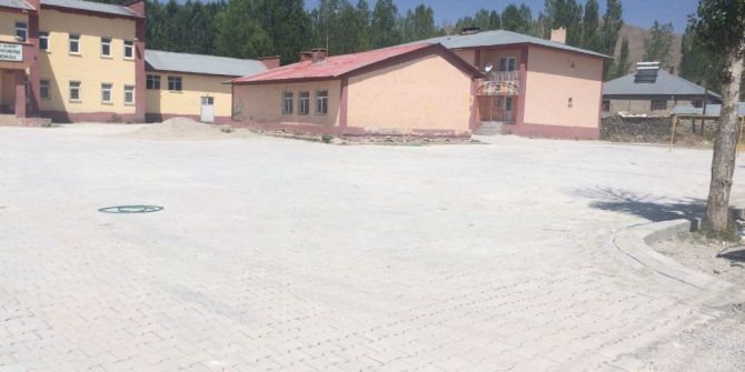 Çaldıran’da Yol Yapım Çalışması