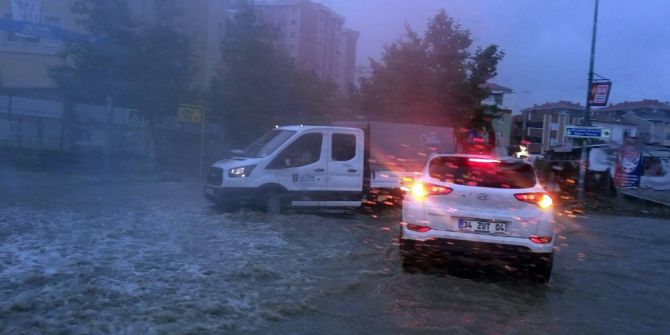 İstanbul’da Beklenen Şiddetli Yağmur Dolu İle Birlikte Geldi