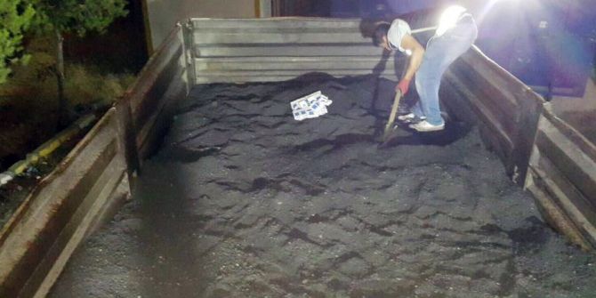 Toz Kömürün Altından Kaçak Sigara Çıktı