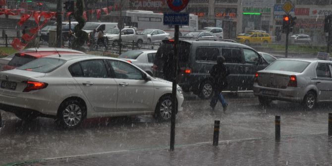 Bursa’ya Yağmur Dolu İle Birlikte Geldi