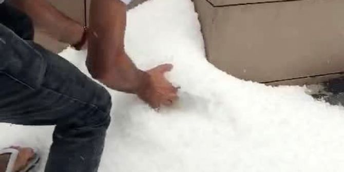 İstanbul’da Bazı Vatandaşlar Dolunun Tadını Çıkardı