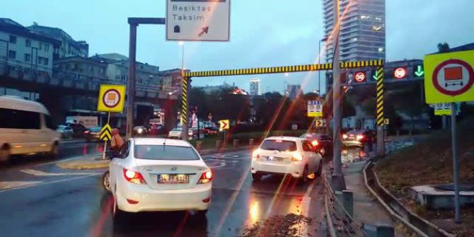 Şiddetli Yağışın Ardından Dolmabahçe Tüneli Bir Süre Kapandı