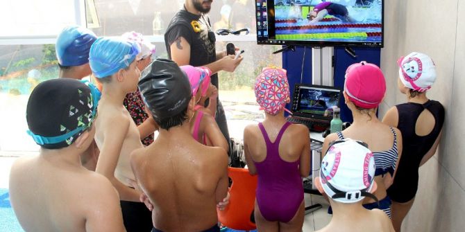 Beyaz Kule Okulları’nda Yüzme Dersleri Kameralı Eğitimle Veriliyor
