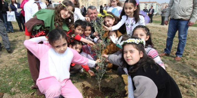 Gaziemir’de Yeşil Alan Ve Modern Parklar Artıyor